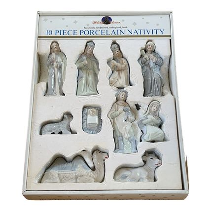 10 Piece Porcelain Nativity Beautifully Handpainted Underglazed Finish Pre-owned