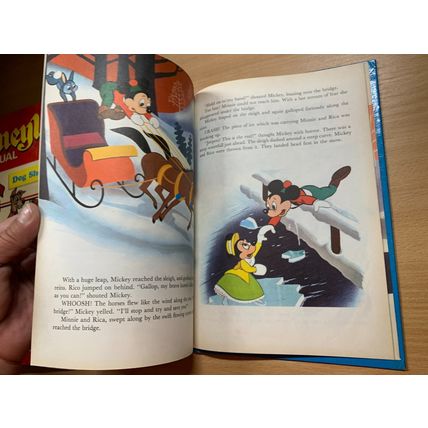 1969 WALT DISNEY "MICKEY & MINNIE AT SAINT MORITZ" UK HARDBACK BOOK (LL) ref:BRA