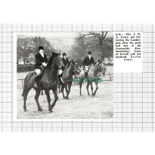 C5423) Mrs JWA Lowis Lauderdale Hunt - 1970 Cutting