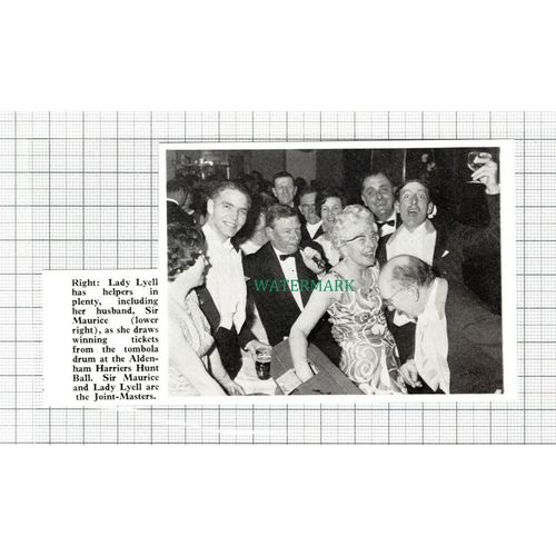 C5427) Lady Lyell Sir Maurice Aldenham Harriers Hunt Ball - 1970 Cutting