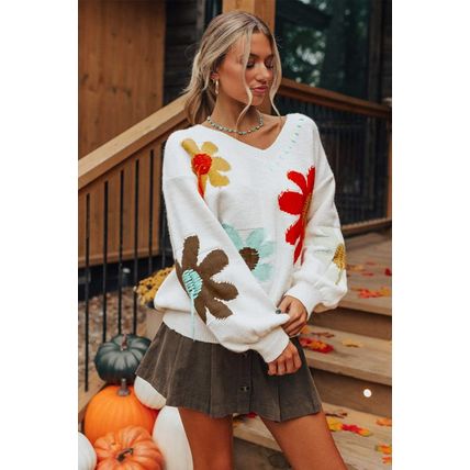 White Big Flower Pattern V Neck Drop Shoulder Sweater