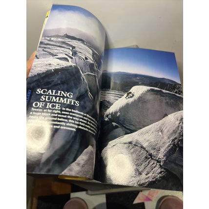 National Geographic Magazine August 2001 Going Public - Vintage Collectable