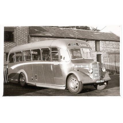 Black & White Photograph of Hants & Sussex Motor Services Ltd. - HOU 863