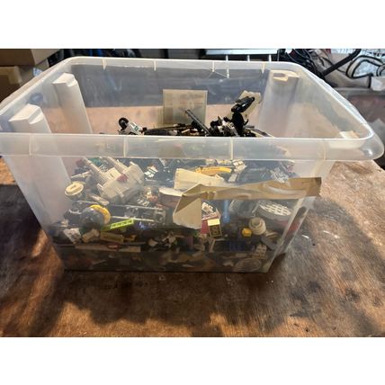 Mixed lego box 3.6kg with star wars pieces etc