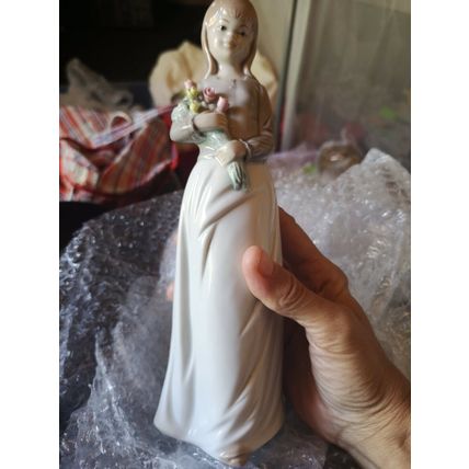Mirete Figurine Girl With Flowers