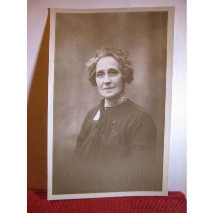 A LADY antique portrait photograph postcard by F G Gibbs, the Studio of Annan /