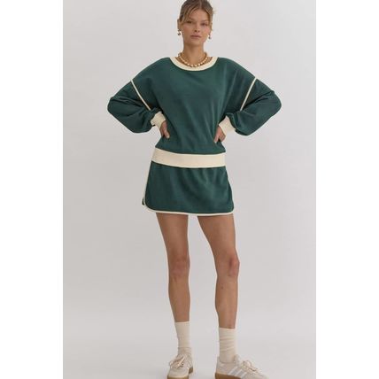 Evergreen Color Contrast Loose Pullover and Lace-up Waist Skort Set