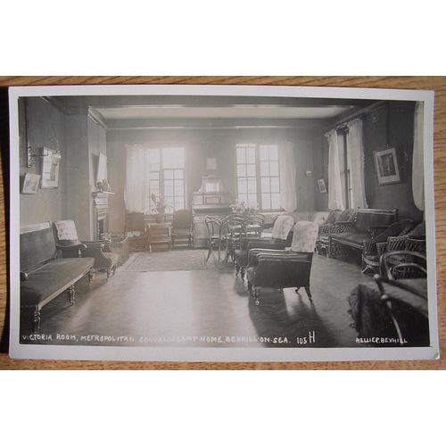 Photocard: Bexhill, Metropolitan Convalescent Home, Victoria Room: 1913 105H