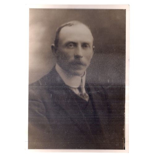 SMART GENTLEMAN ..... vintage photograph 125 X 180 mm /