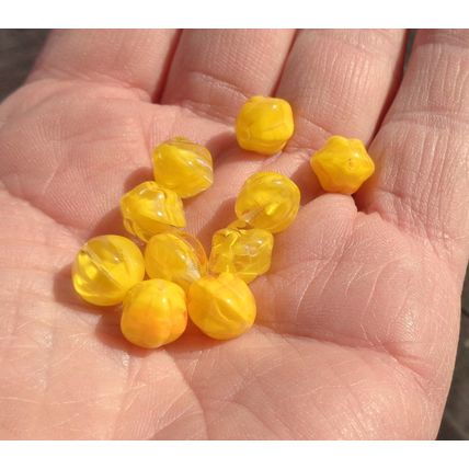 10 Yellow Givre Melon Glass Beads 10mm Ribbed Hint of orange Vintage bd090
