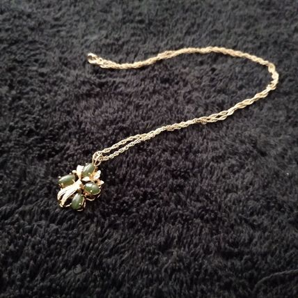 Floral designer green jade flowering Pendant and chain