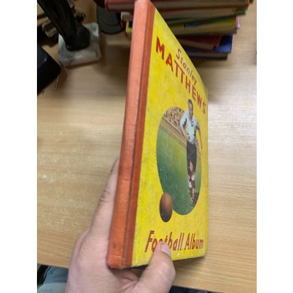 1949 "STANLEY MATTHEWS FOOTBALL ALBUM" ILLUSTRATED SOCCER HARDBACK BOOK (P4)