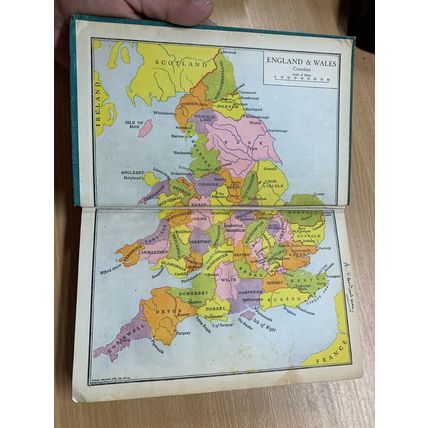 1945 "ENGLISH SOCIAL HISTORY" G M TREVELYAN ILLUSTRATED HARDBACK BOOK (P4)