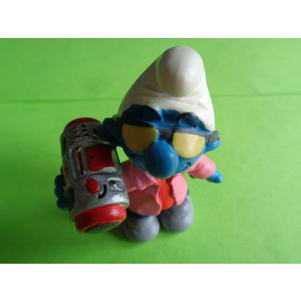 Hip hop smurf with radio
