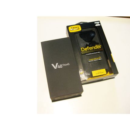 8.9/10 Unlocked Black AT&T 64gb Lg V40 DEAL!!