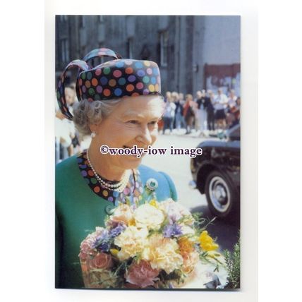 pq0112 - Queen Elizabeth at Canongate , Kirk , Edinburgh 1993 - postcard