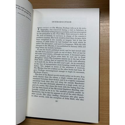 1976 FOLIO SOCIETY ANTHONY TROLLOPE "THE WARDEN" FICTION BOOK & SLIPCASE (P4)