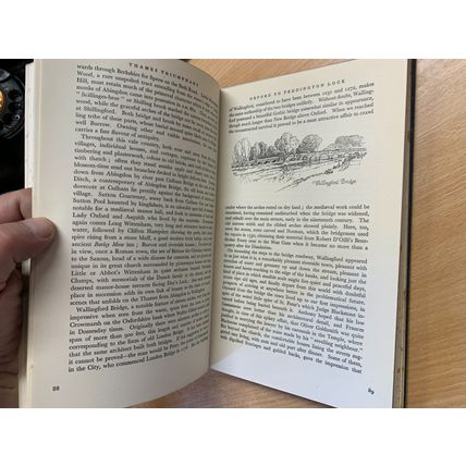 1945 THAMES TRIUMPHANT SIDNEY R JONES ILLUSTRATED HARDBACK BOOK (P4)