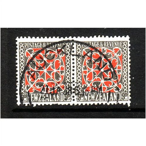 NEW ZEALAND 1935 SG 566 9d SCARLET AND BLACK HORZ PAIR FINE USED#1