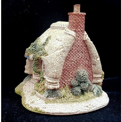 Lilliput Lane Petticoat Thatched Cottage Vintage Ornament
