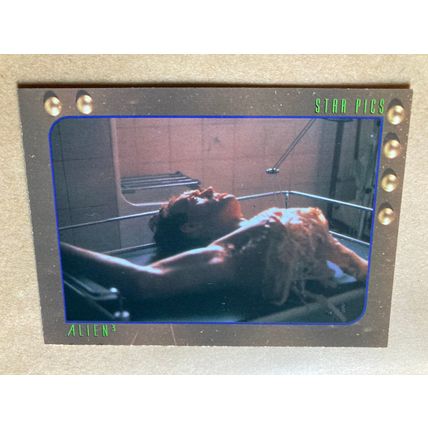Alien3 Base trading card # 12 Hooking up Bishop (A) 1992 Star Pics, Dark Horse