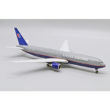 B767 UNITED AIRLINES "BATTLESHIP" REG:N666UA WITH STAND - JC WINGS XX20159 1/200
