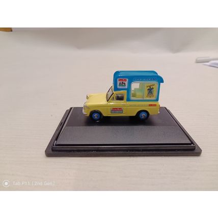 CORGI LYONS MAID ICE-CREAM VAN ( PRE-OWNED)