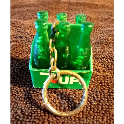 Old Vintage 7-Up Plastic Six Pack Key Chain Of Bottles 1 3/4" By 1 1/2" 1970's