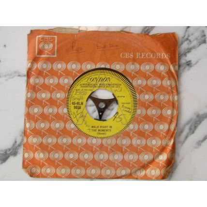 The Moments Walk Right Vocal & Instrumental Rare Demo Sample 45rpm vinyl record