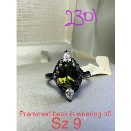 Oval Peridot Gem W/Accents & Black Colored Band Sz9 Reign Reveal Ring