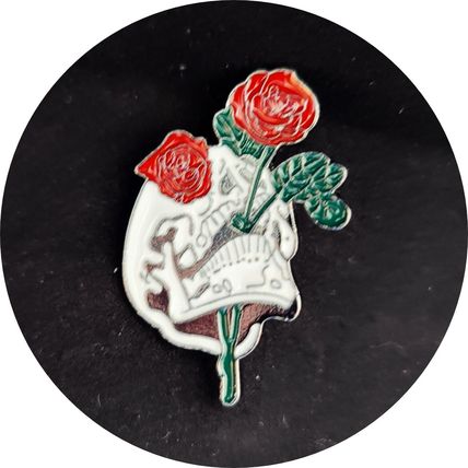 Pin Badge Skull & Roses Enamel Badges Gift Collect 3.7 cm x 2.6 cm Rock BA116