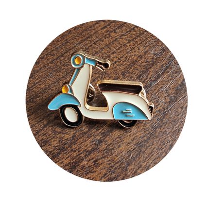 Mod Scooter Enamelled Pin Badge Brooch Metal in velvet bag 3.3 cm x 2.4 cm BA32