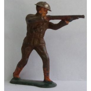 VINTAGE Barclay's ' SOLDIER with RIFLE ' ( 1940s )