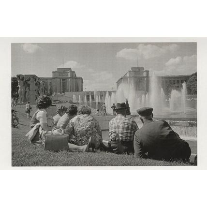 Old People 1970s Trocadero French Gardens Paris Fountain Postcard