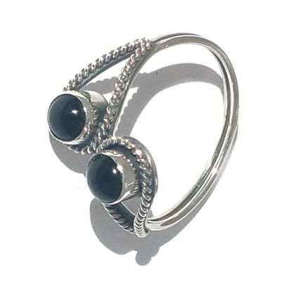 925 Sterling Silver Balinese Ring with 2 Prongs with Black Onyx