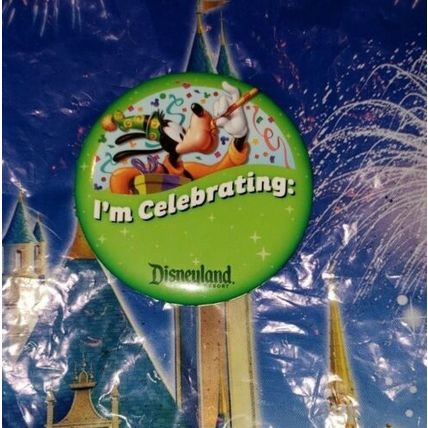 DISNEYLAND PARK I'M CELEBRATING W/ GOOFY BUTTON~NEW~PIN ON BUTTON ANNIVERSARY