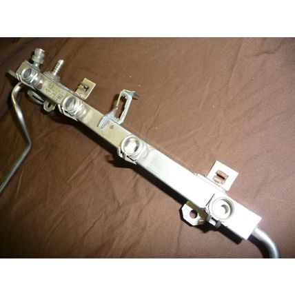 2000 2001 2002 2003 2004 Audi S8 A8 A8L VW Toureg A6 C5 4.2L Fuel Rail