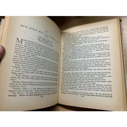 c1940 "ROBIN HOOD AND HIS MERRY MEN" ILLUSTRATED LARGE HARDBACK BOOK (P4)