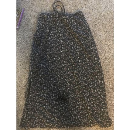 Super Cute Ladies Black Skirt w/tan burgundy flowers size 14/16 Venezia Jeans