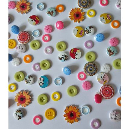 100 Assorted Buttons Size 13mm to 25mm Various Sets Included