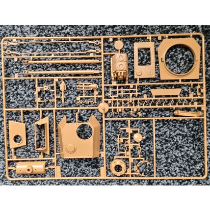 ITALERI 1/35,GERMAN STANDARD TANK " PANTHER A.U.S.F A UNMADE KIT) "