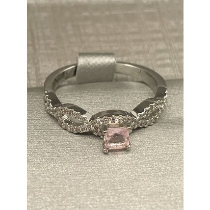 Cross Cross Accented Band W/Square Pink Center- Bomb Party -Rhodium Pl Band Sz10