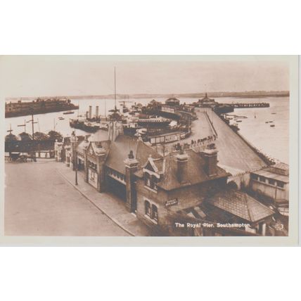 The Royal Pier Southampton Hampshire Postcard (QHAM283)