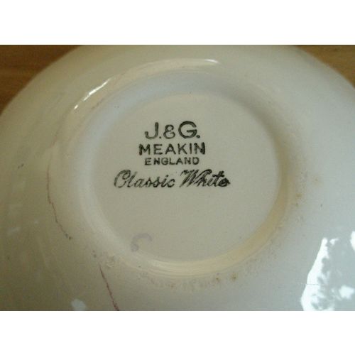 J & G Meakin Classic White Floral Dish