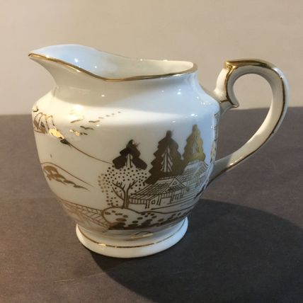 Kutani (KUT 295) Hand-Painted Gold on White Creamer