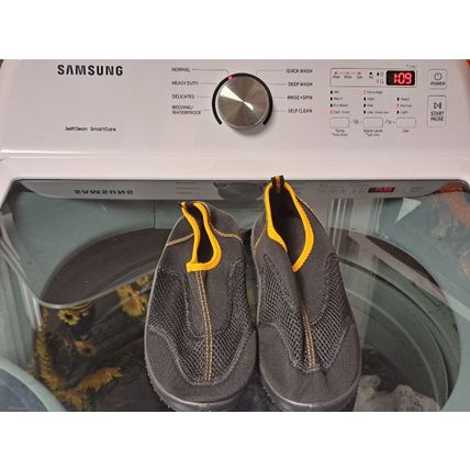 Women's Water Shoes Size 6 Black W/ Yellow ❤️