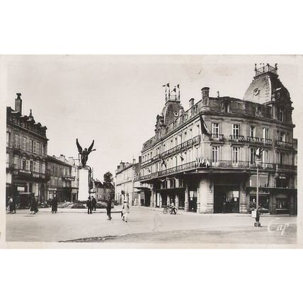 24 -Bergerac - place notre Dame et rue Mounet Sully