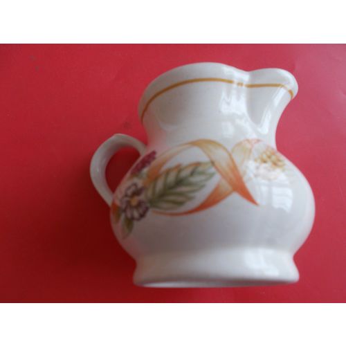 MILK JUG /CHURCHILL / (25/01)
