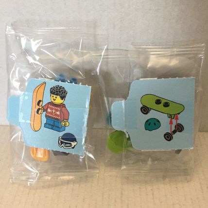 NEW Official Lego Holiday Snowboarder Minifigure & Skateboard Mini set