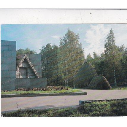 Razliv Hut Memorial of Lennin Russia Postcard posted 1986VGC